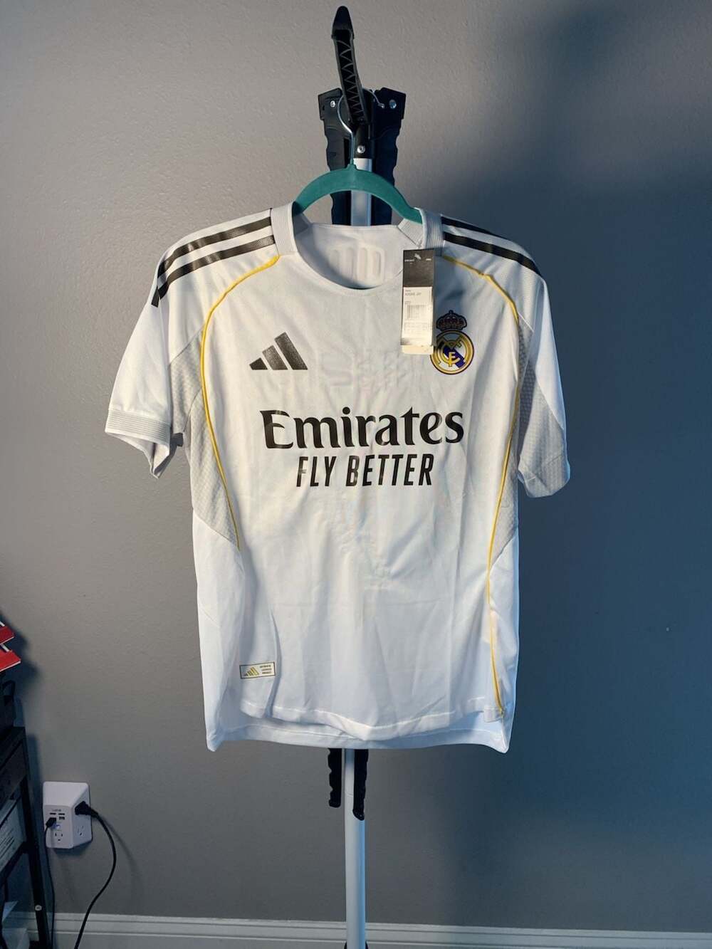 Adidas Vini Jr. #7 Real Madrid 2025/26 Home Jersey Men's Medium NWT